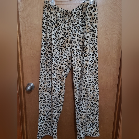 2 Pair Ladies Pajama Pants - Picture 5 of 6